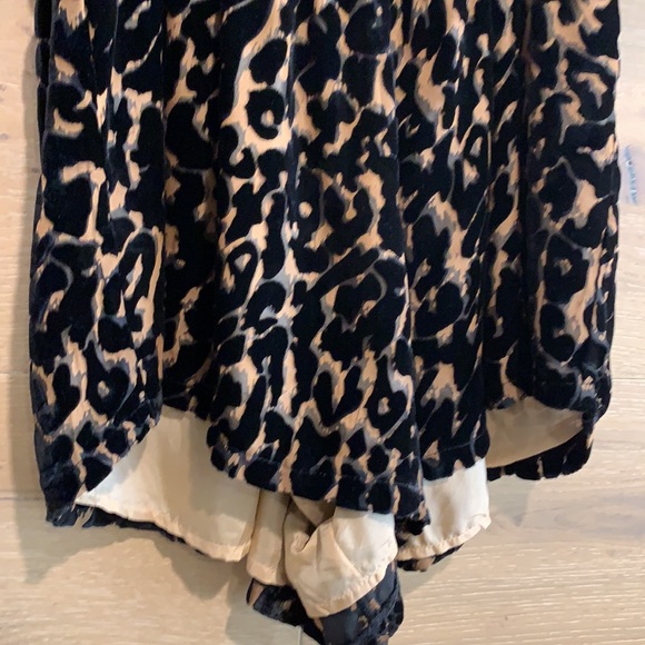 Cheetah Print Romper Silky Gold Interior - Picture 7 of 7